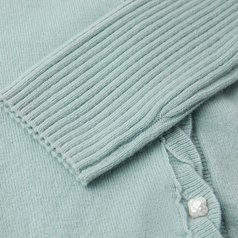 ML2218 Cardigã de malha com decote em V torcido e botões de pétalas ML2218 Cardigã de malha com decote em V torcido e botões de pétalas