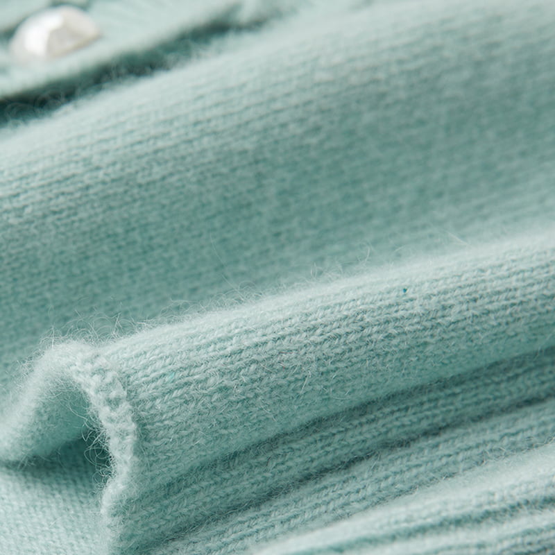 ML2218 Cardigã de malha com decote em V torcido e botões de pétalas ML2218 Cardigã de malha com decote em V torcido e botões de pétalas