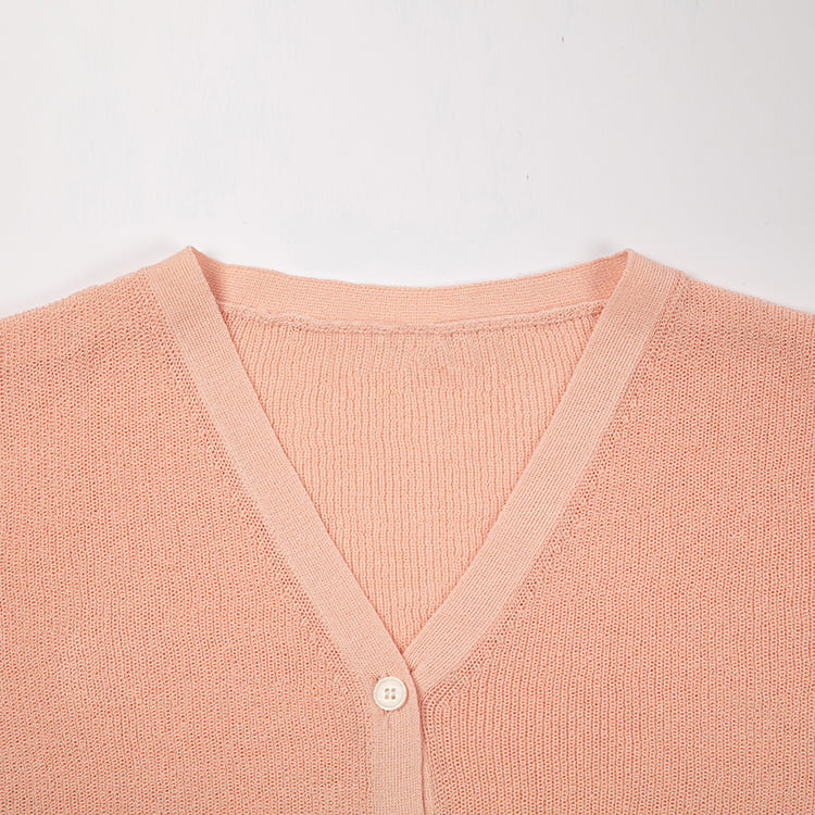 SM-K0046 Cardigã de malha de manga curta com decote em V abotoado em linho gelado curto e slim fit SM-K0046 Cardigã de malha de manga curta com decote em V abotoado em linho gelado curto e slim fit