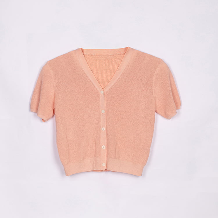 SM-K0046 Cardigã de malha de manga curta com decote em V abotoado em linho gelado curto e slim fit SM-K0046 Cardigã de malha de manga curta com decote em V abotoado em linho gelado curto e slim fit