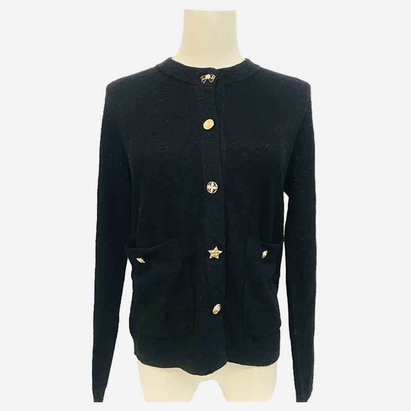 D23-502B Cardigan preto de malha com gola redonda e manga comprida